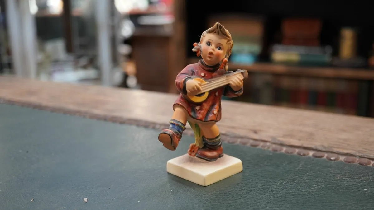 Goebel Hummel Figurine - Happiness - Image 1