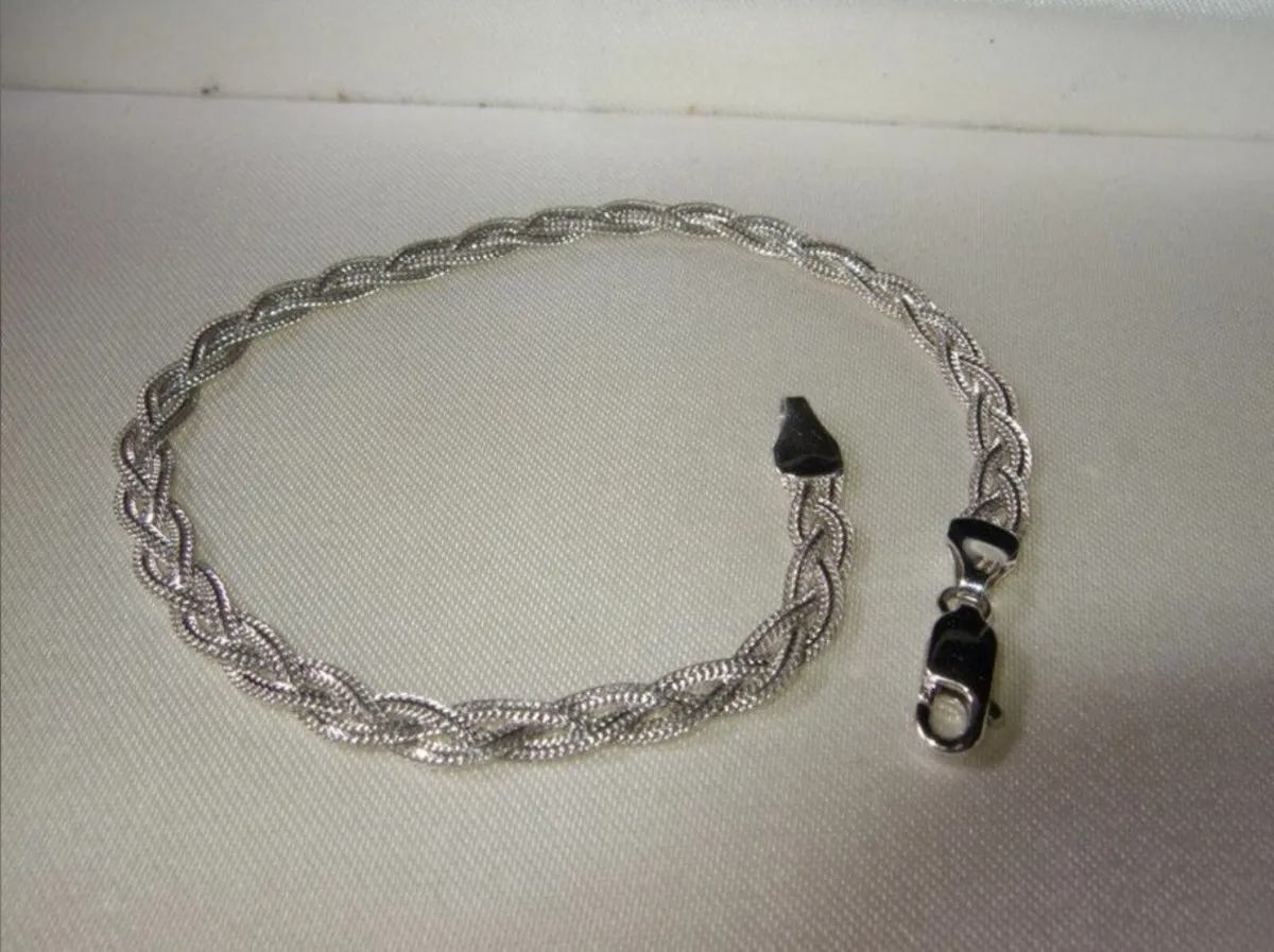 Vintage Hallmarked 9ct White Gold 'Weave' Bracelet - Image 1
