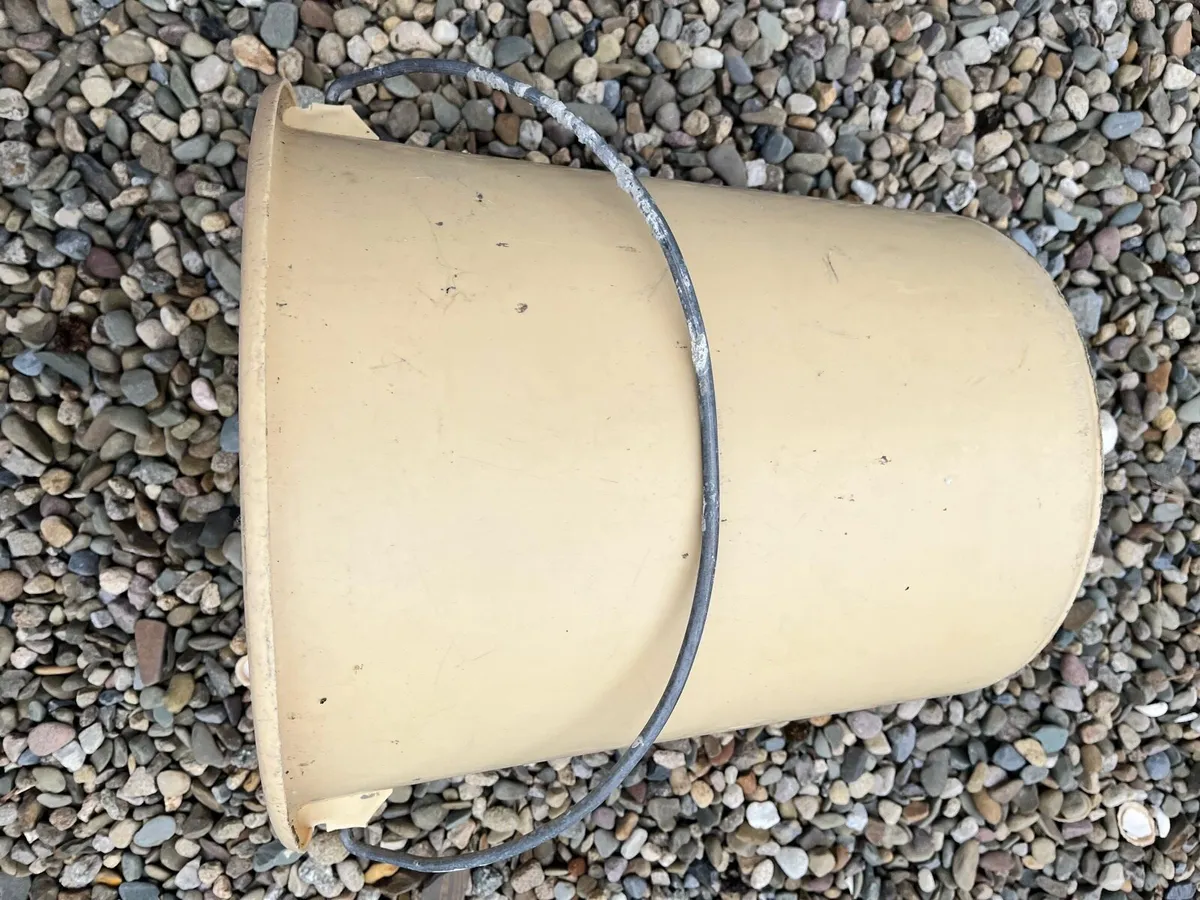 Bucket for sale for over 10 L - Image 4