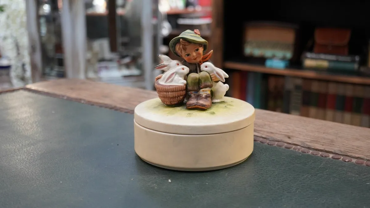 Goebel Hummel Box Figurine - Playmates - Image 1