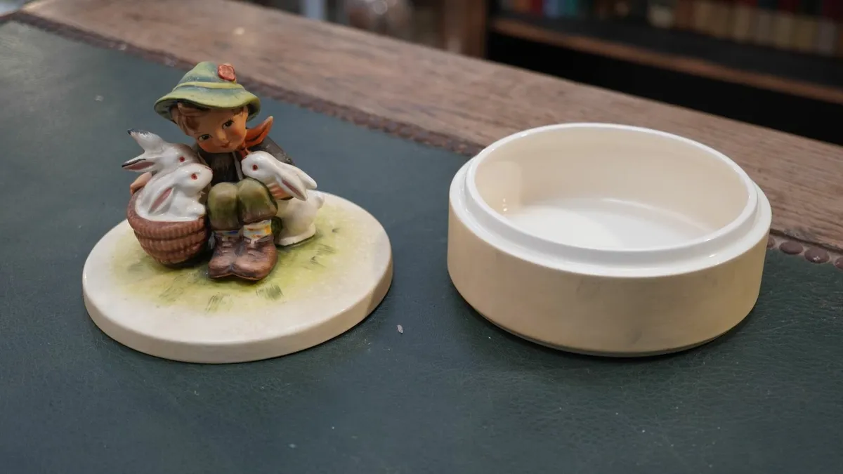 Goebel Hummel Box Figurine - Playmates - Image 3