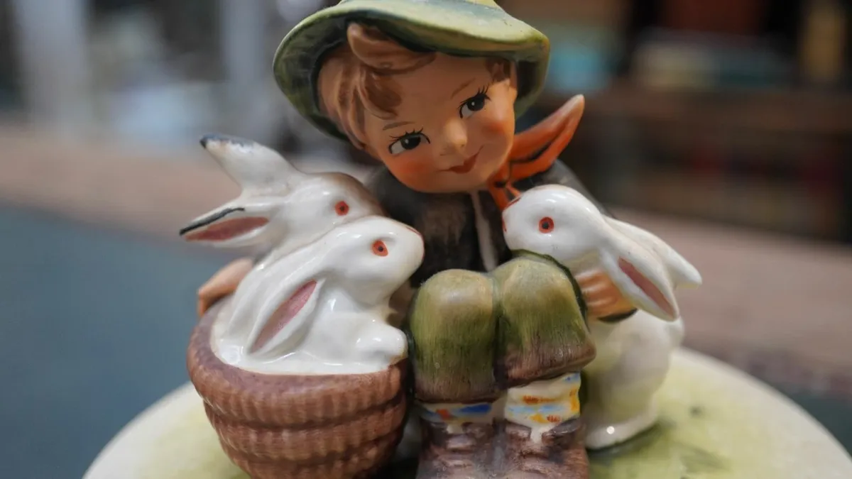 Goebel Hummel Box Figurine - Playmates - Image 4