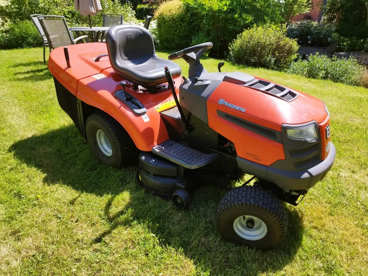 Husqvarna CTH171 ride on lawnmower - Image 2
