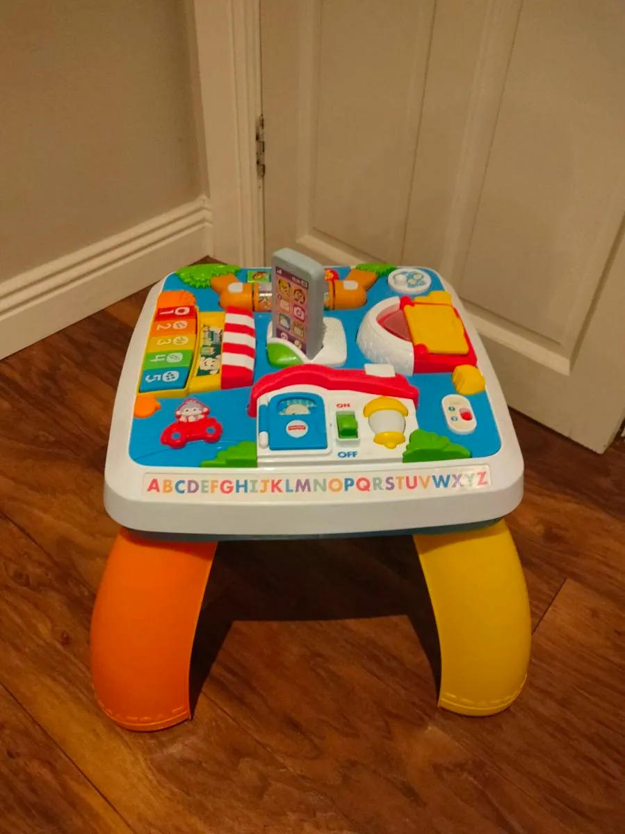 Fisher-Price Laugh & Learn table