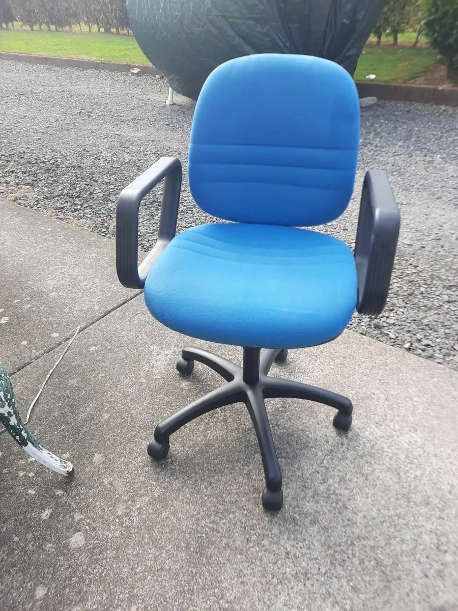 Office chairs - Image 1