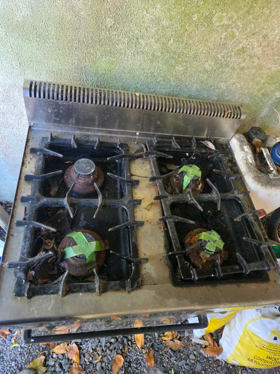 Gas cooker hob and oven combi - Image 3