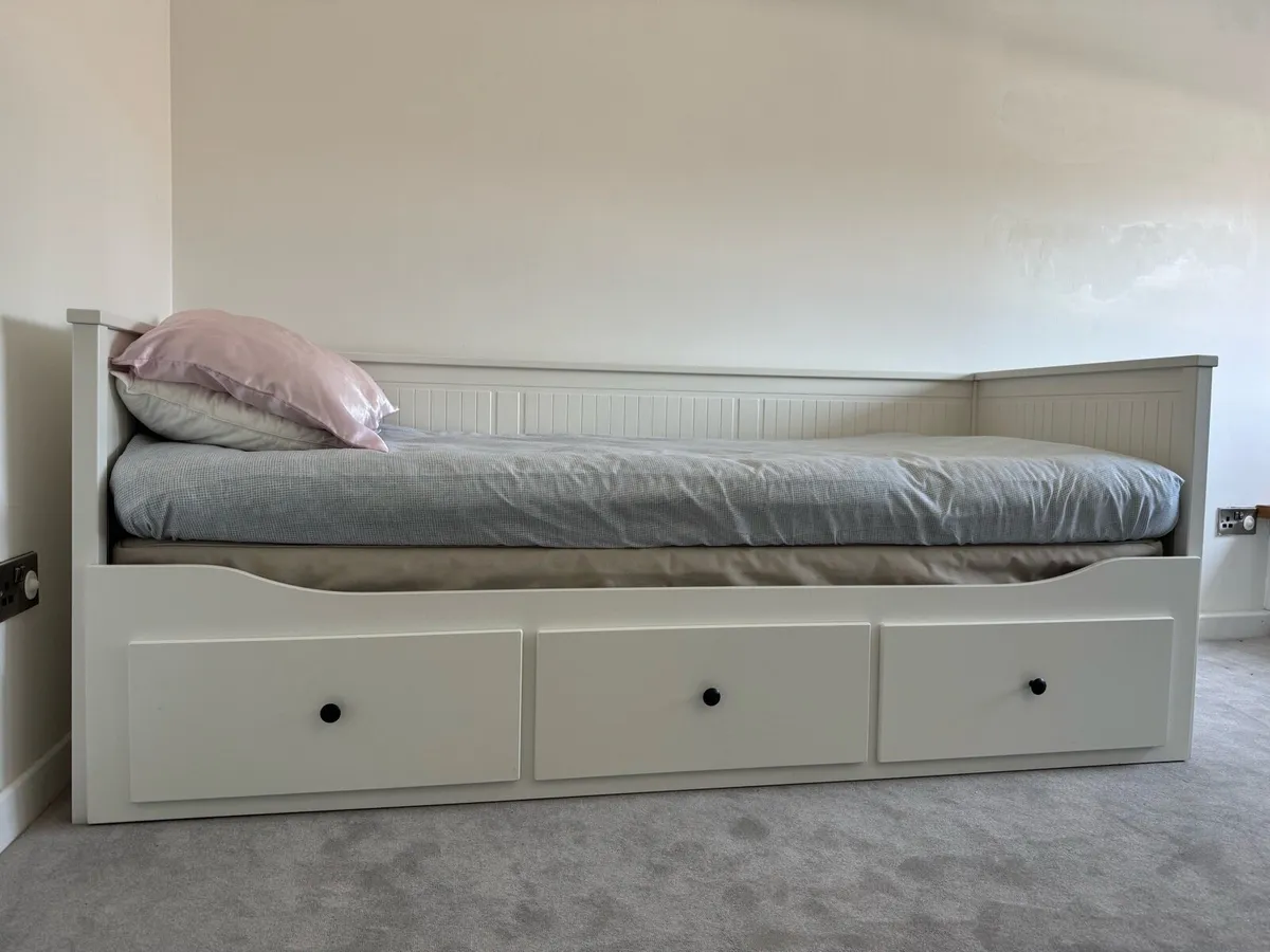 Daybed - Image 1