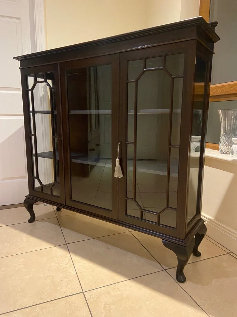 Edwardian Queen Anne cabinet - Image 2