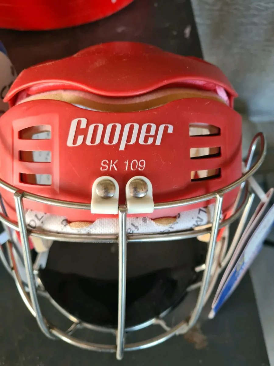 Cooper SK 109 Hurling helmet. - Image 2