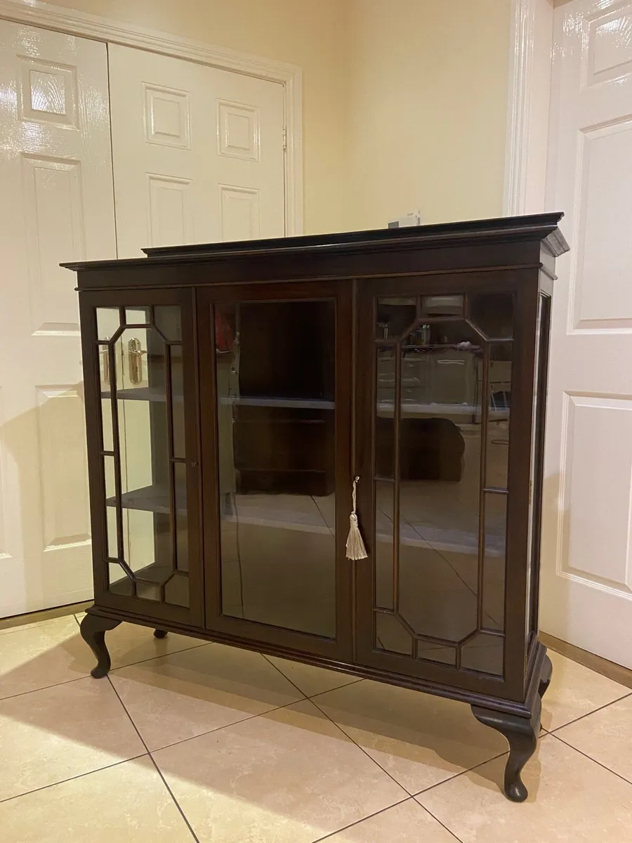 Edwardian Queen Anne cabinet - Image 1