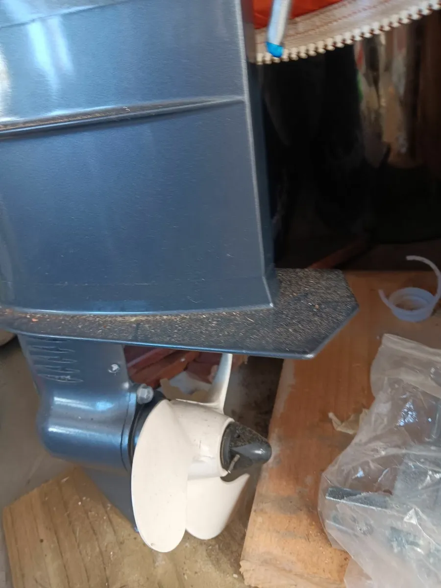 6hp Yamaha outboard motor - long shaft. - Image 2