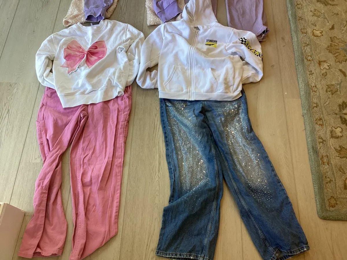 Girls outfits and pants - Image 1