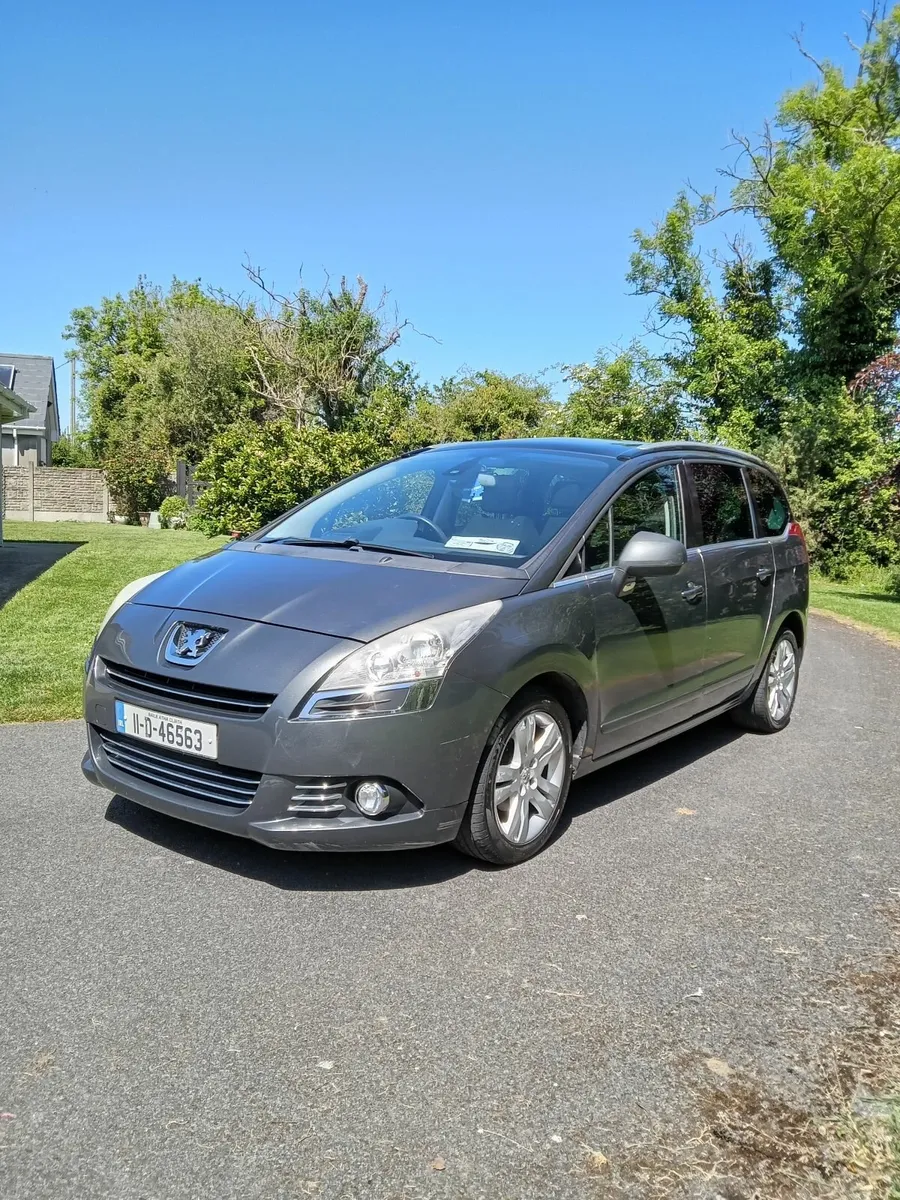 Peugeot 5008 2011 Exclusive 1.6 HDi Luxe Trim - Image 4