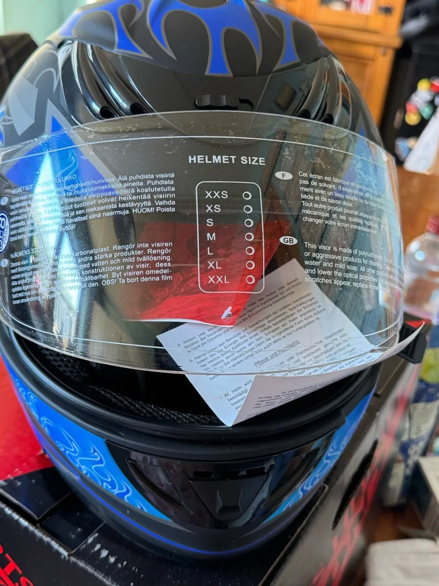 Motorcycle helmet - Image 2