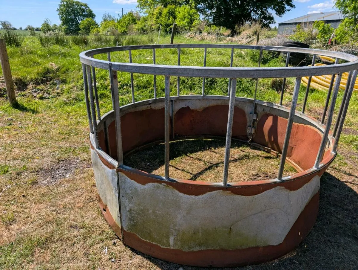 Round Feeder - Image 1
