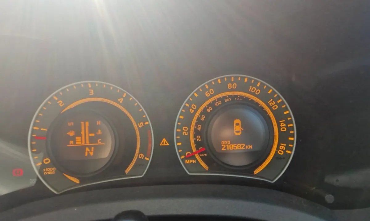 Toyota Auris 2009 - Image 2