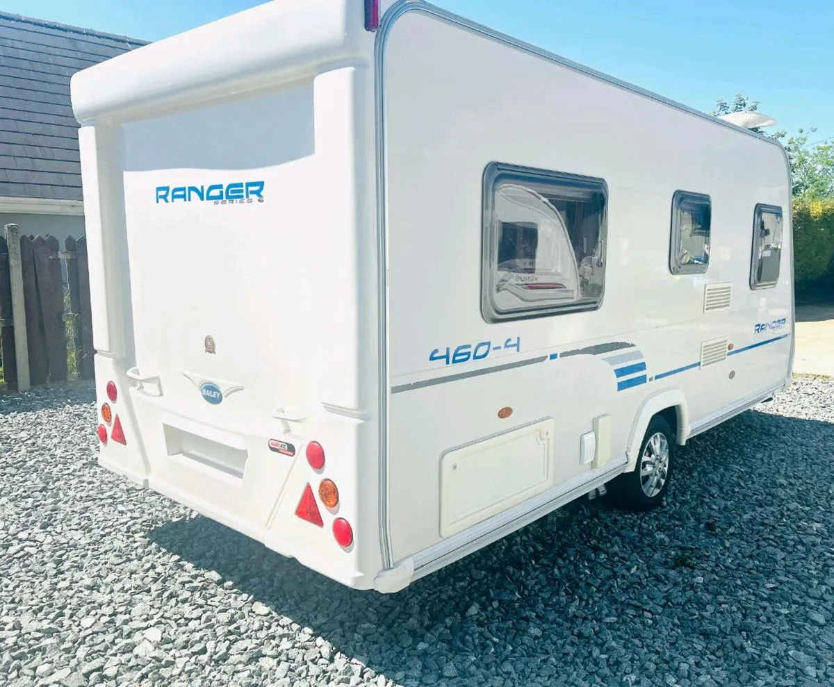 Bailey ranger fixed bed caravan - Image 4