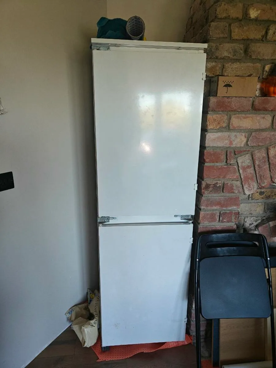 Whirlpool 50/50 fridge freezer - Image 4