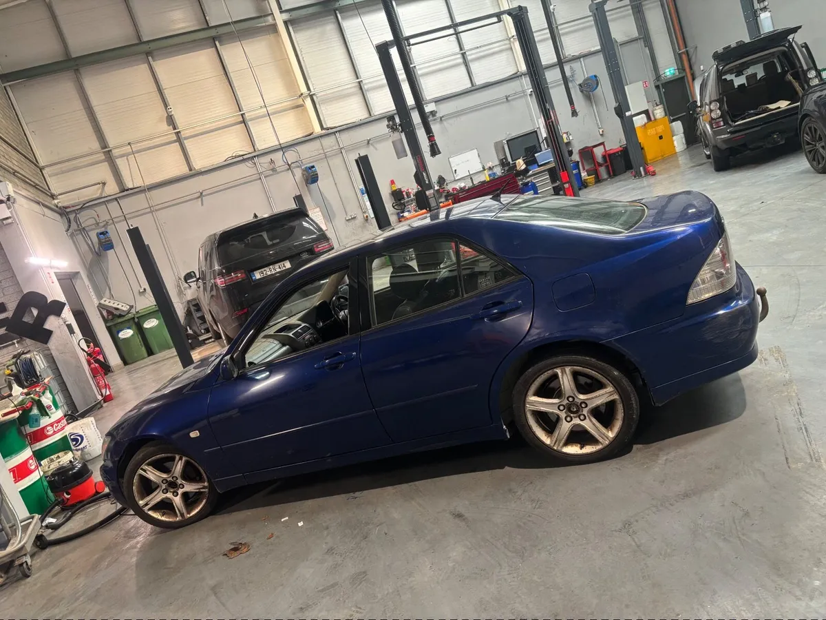 Lexus IS 2001 - Image 3