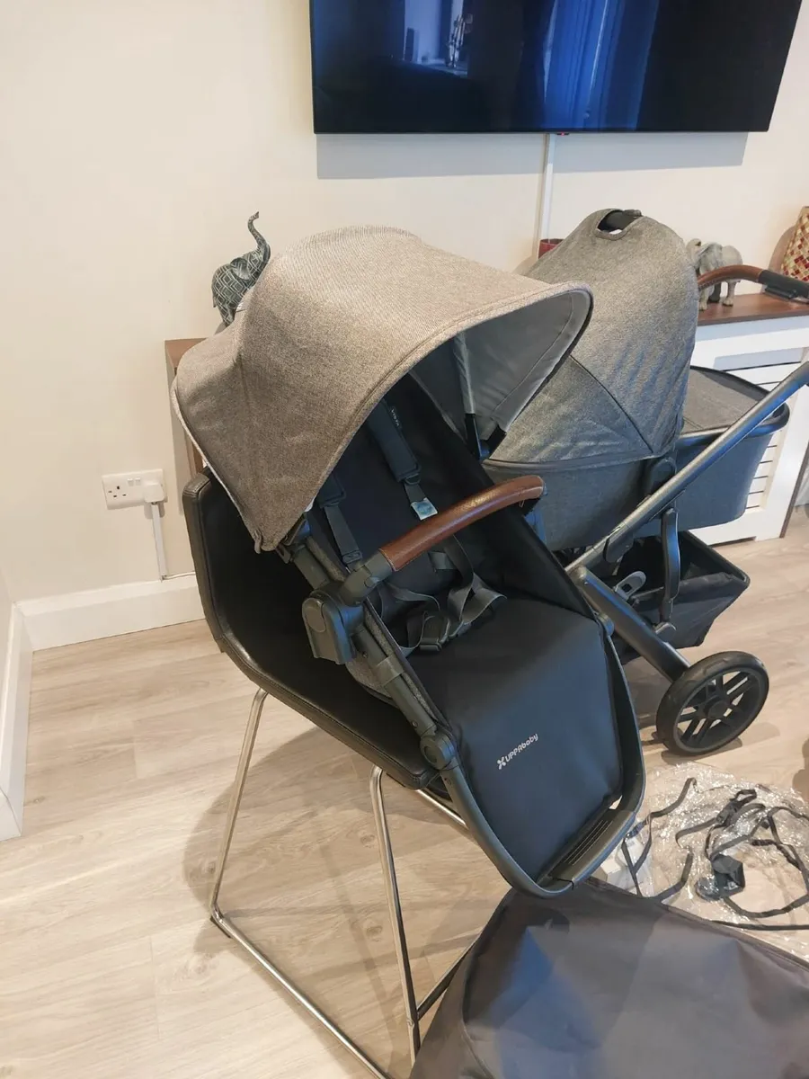 Uppababy vista V2 car seat, Isofix included - Image 2