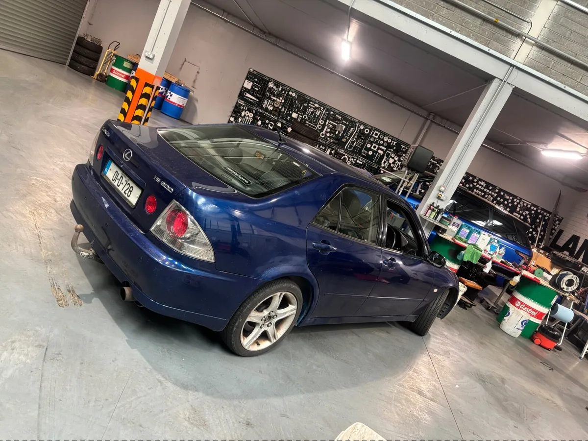 Lexus IS 2001 - Image 4