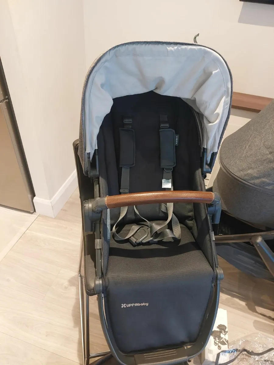 Uppababy vista V2 car seat, Isofix included - Image 4