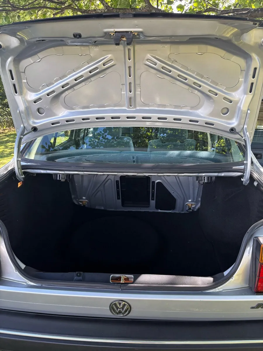 Volkswagen Jetta - Image 4