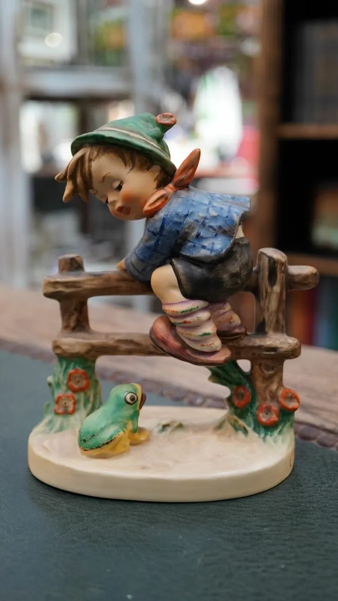 Goebel Hummel Figurine - Retreat to Safety - Image 2