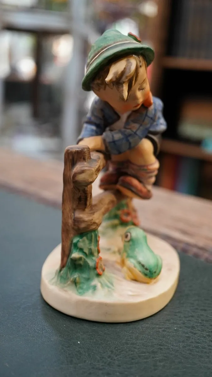 Goebel Hummel Figurine - Retreat to Safety - Image 3