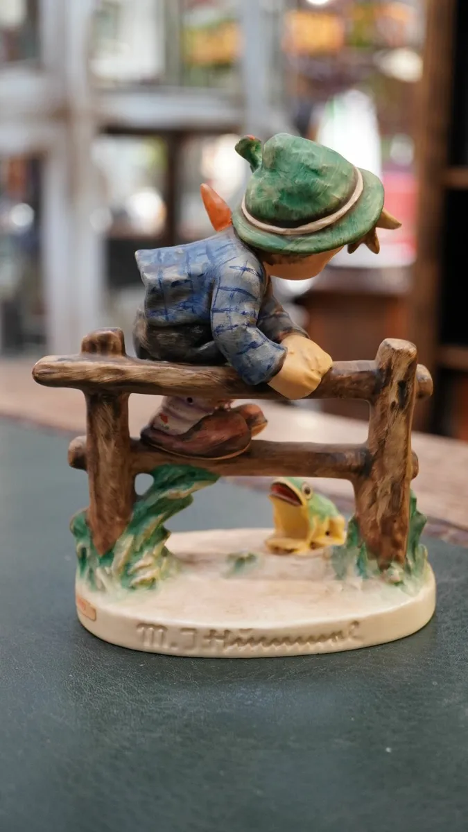 Goebel Hummel Figurine - Retreat to Safety - Image 4