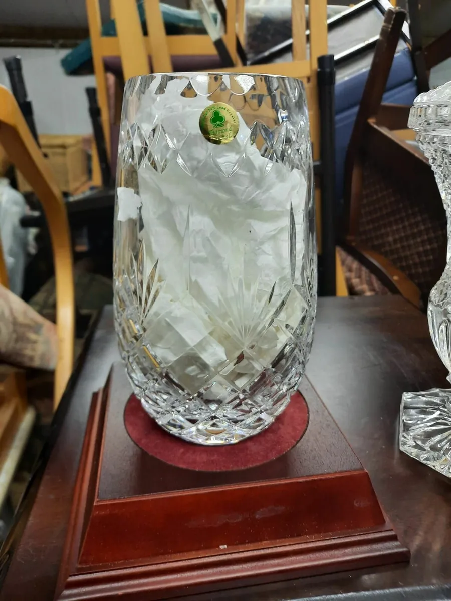 Thomond crystal vase - Image 1