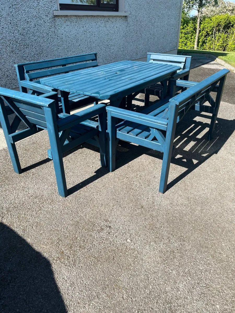 Complete set of garden furniture