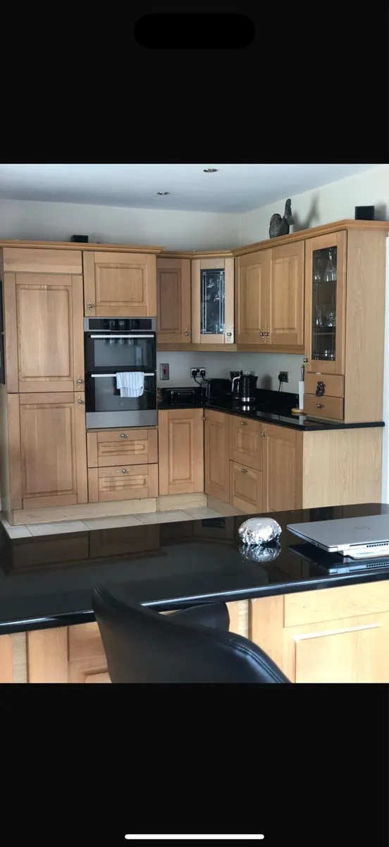 Solid oak fitted Kitchen with granite countertop - Image 2