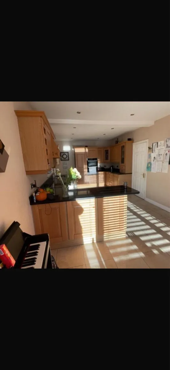 Solid oak fitted Kitchen with granite countertop - Image 3