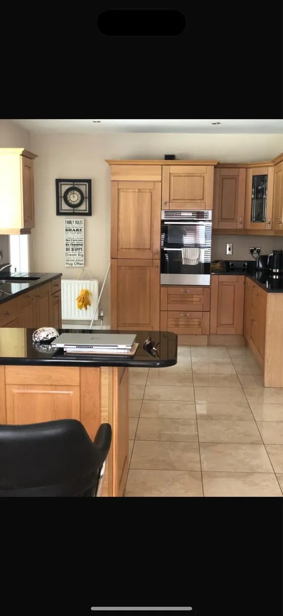Solid oak fitted Kitchen with granite countertop - Image 4