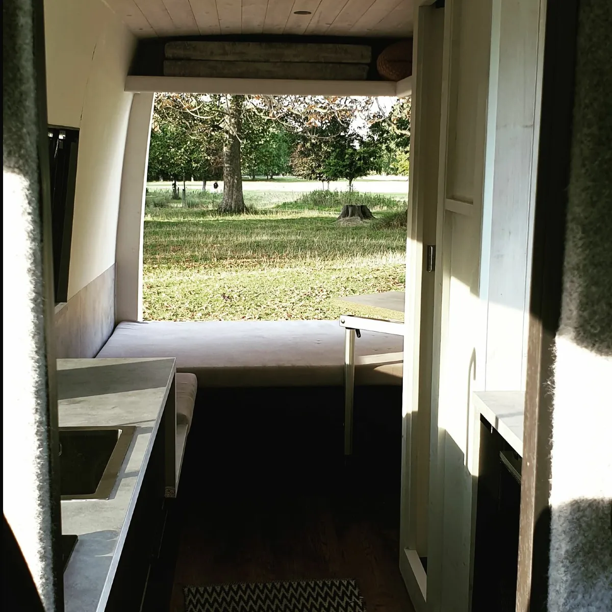 Campervan Mercedes-Benz Sprinter 2015 - Image 3
