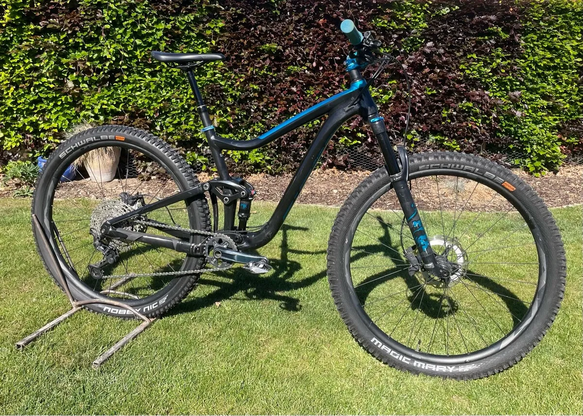 Size M Giant Trance 29 full suspension mtb - Image 1