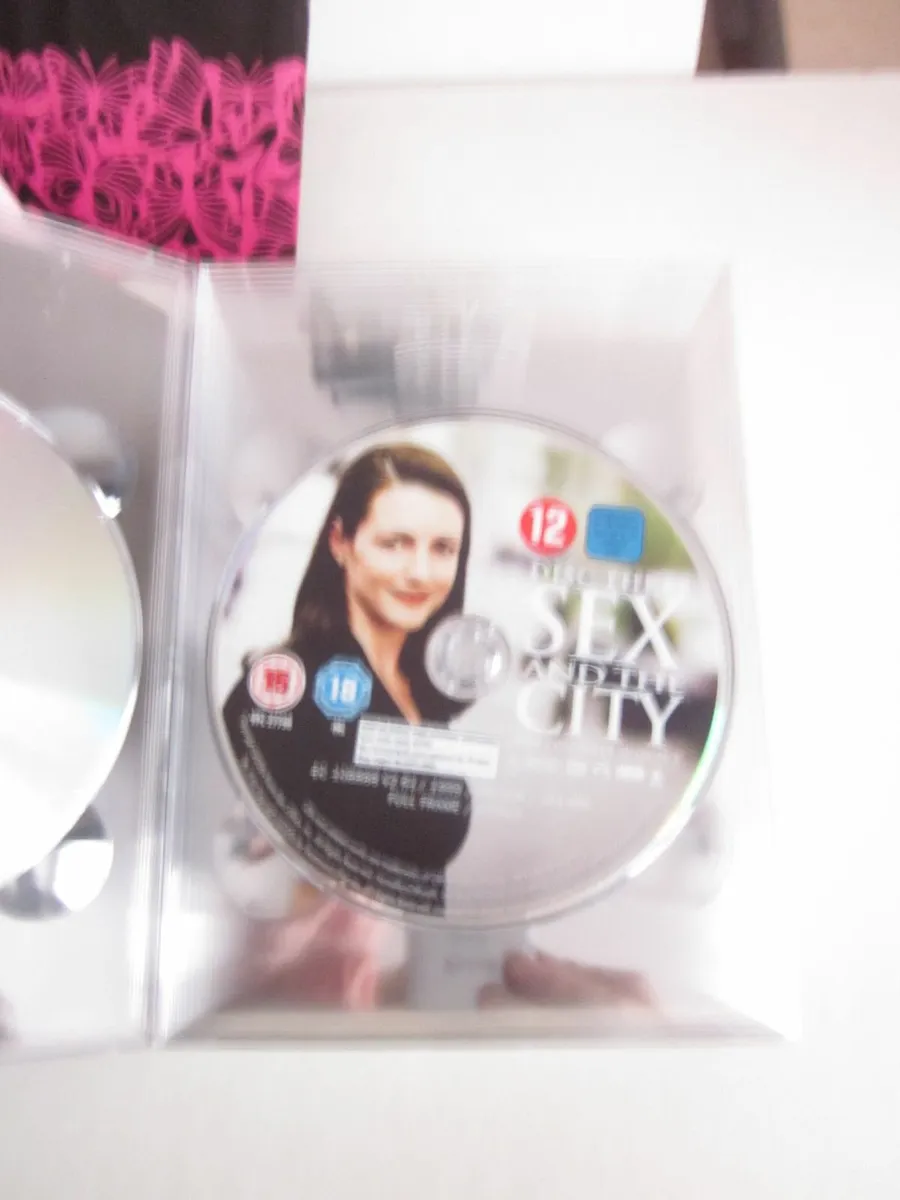 Sex and the City The Essential Collection 18 DVD's - Image 3