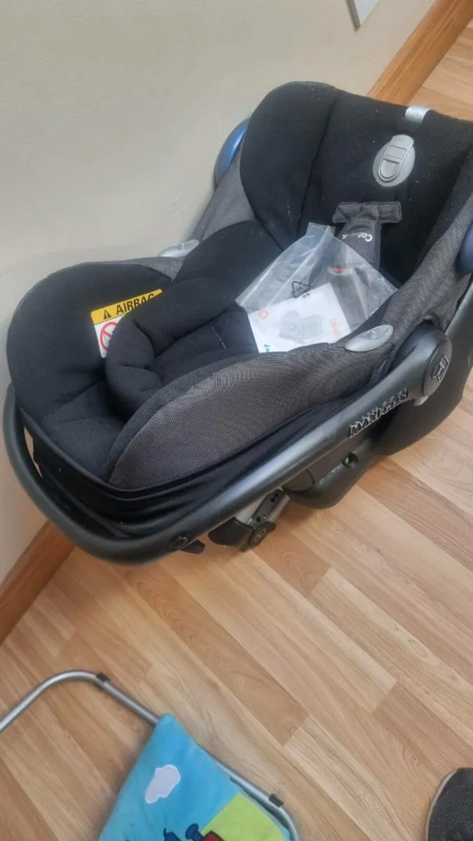 Maxi cosi car seat - Image 1