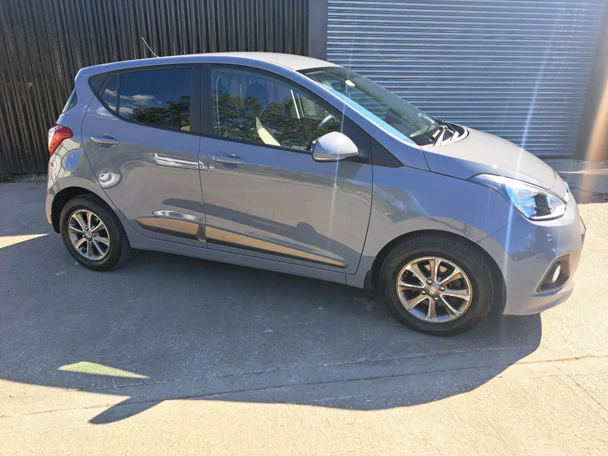 Hyundai i10 1Litre Automatic  2015 , low kms, - Image 1