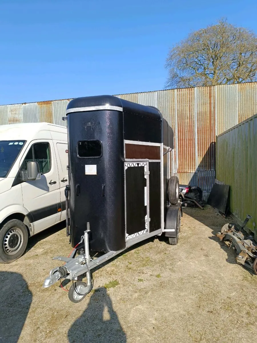 WILLIAMS HB505 HORSEBOX - Image 1