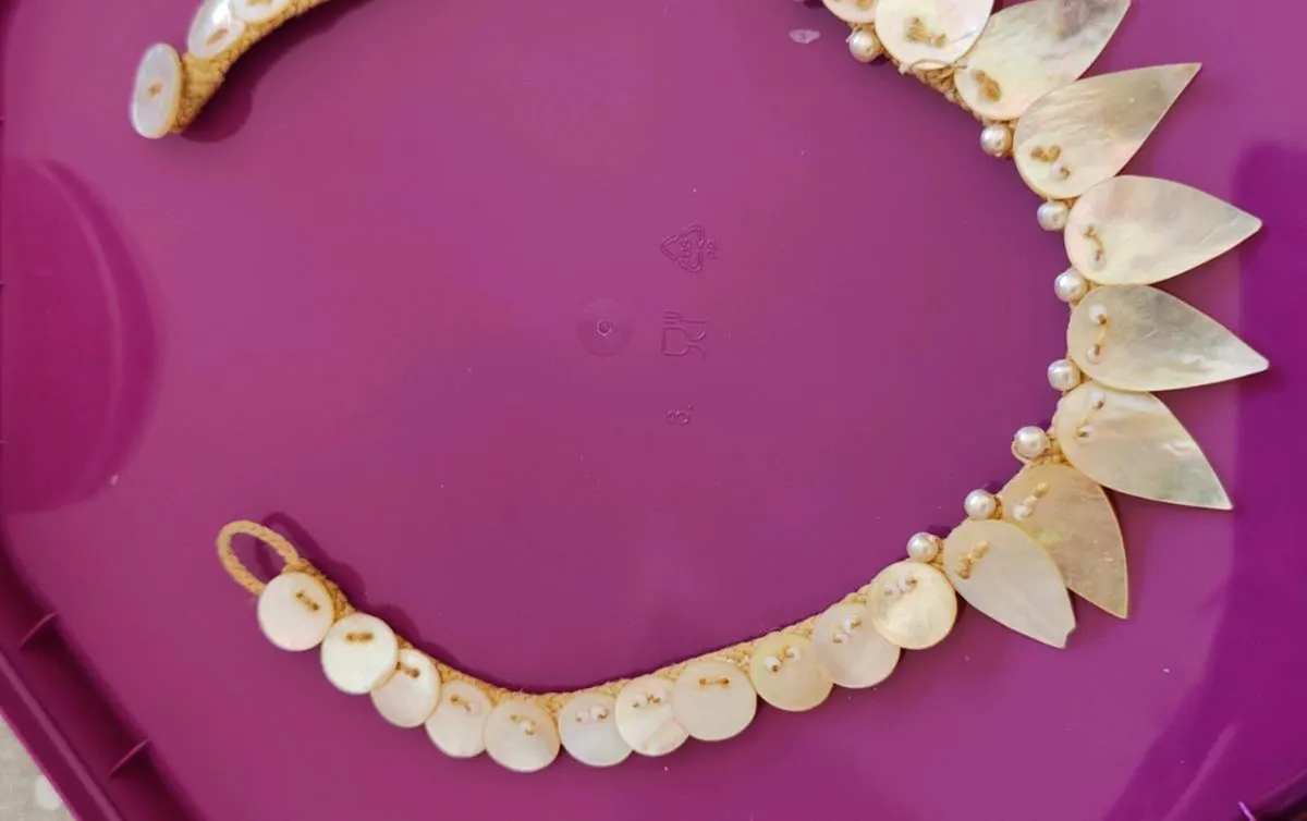 Antique lace and mother of pearl choker - Image 3