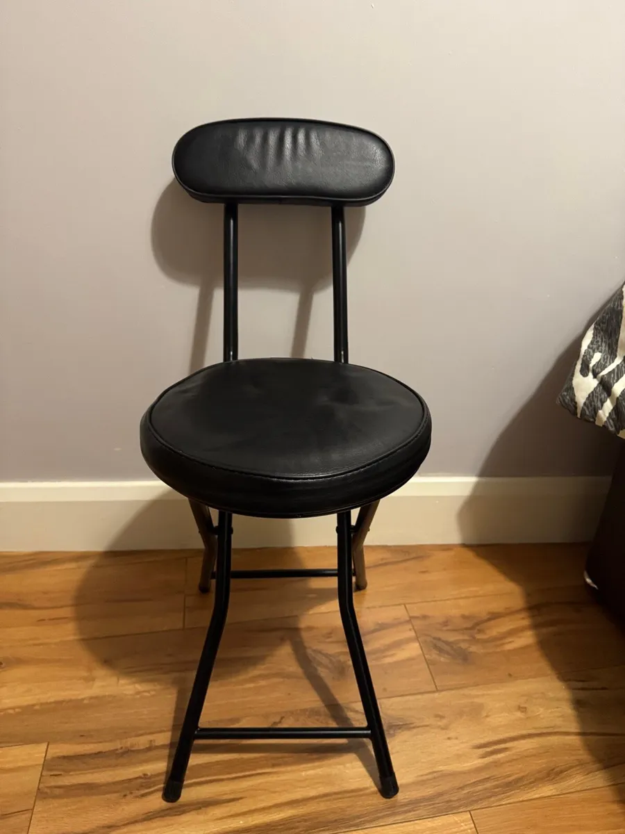 Folding chair - Image 1