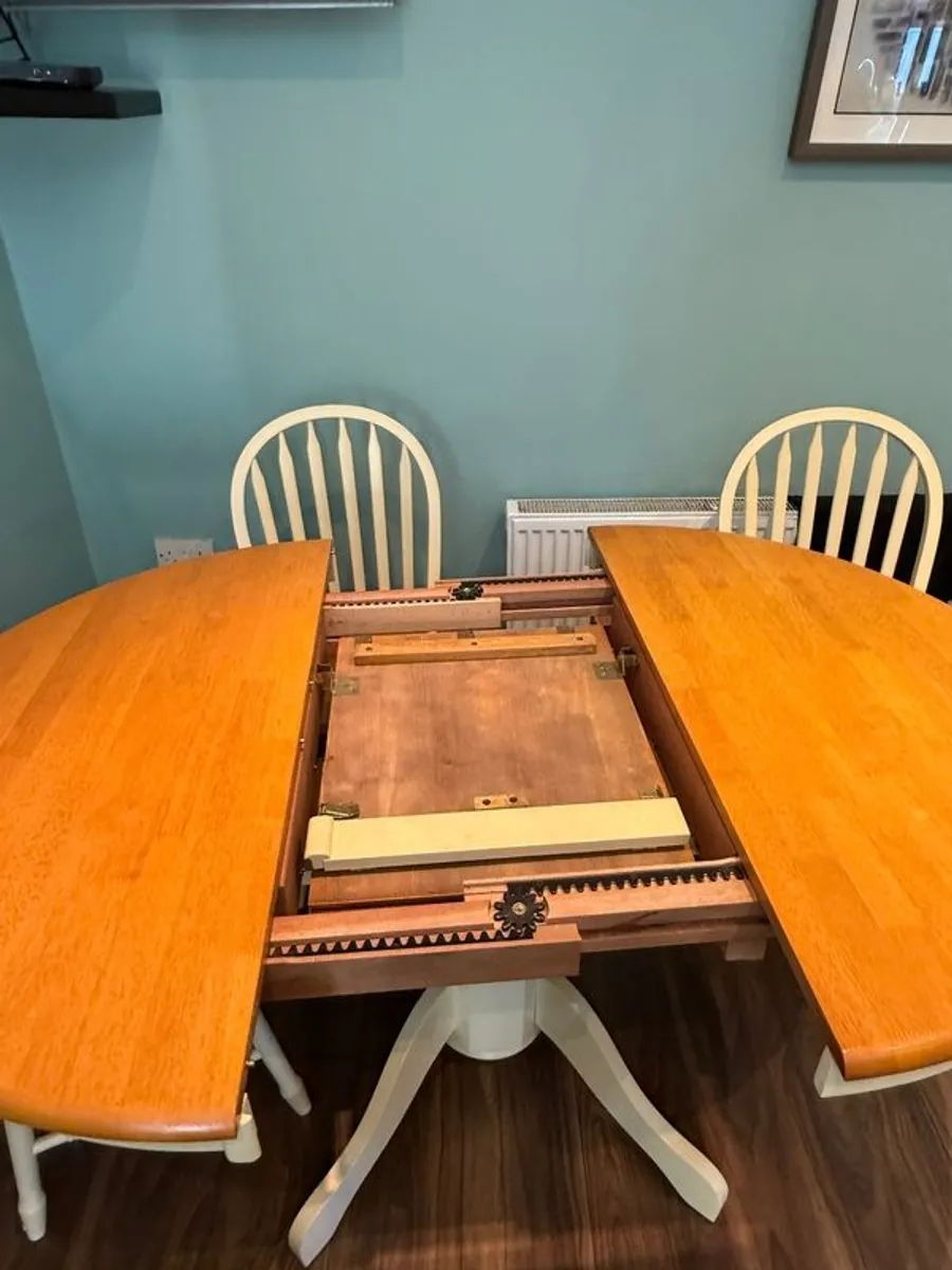 Extendable dining table and 6 chairs. Solid wood - Image 3