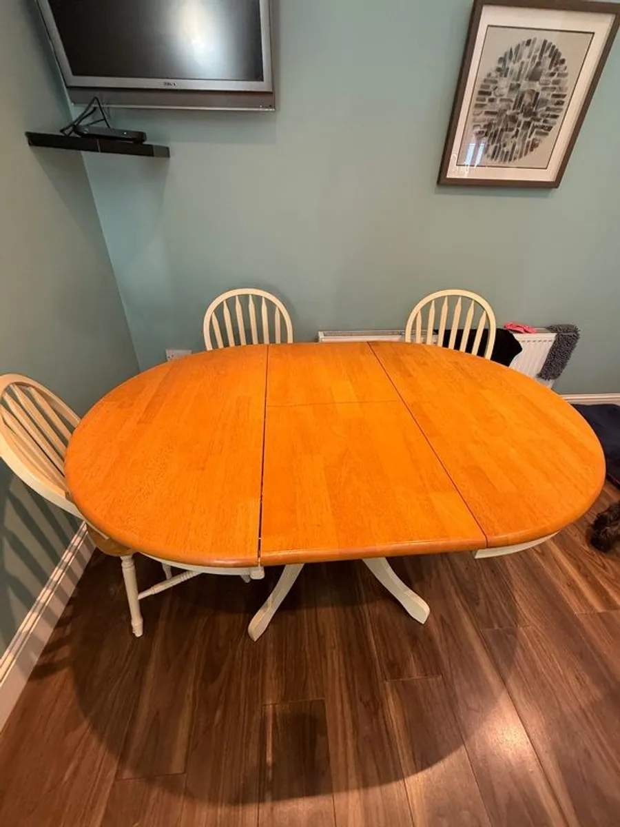 Extendable dining table and 6 chairs. Solid wood - Image 4