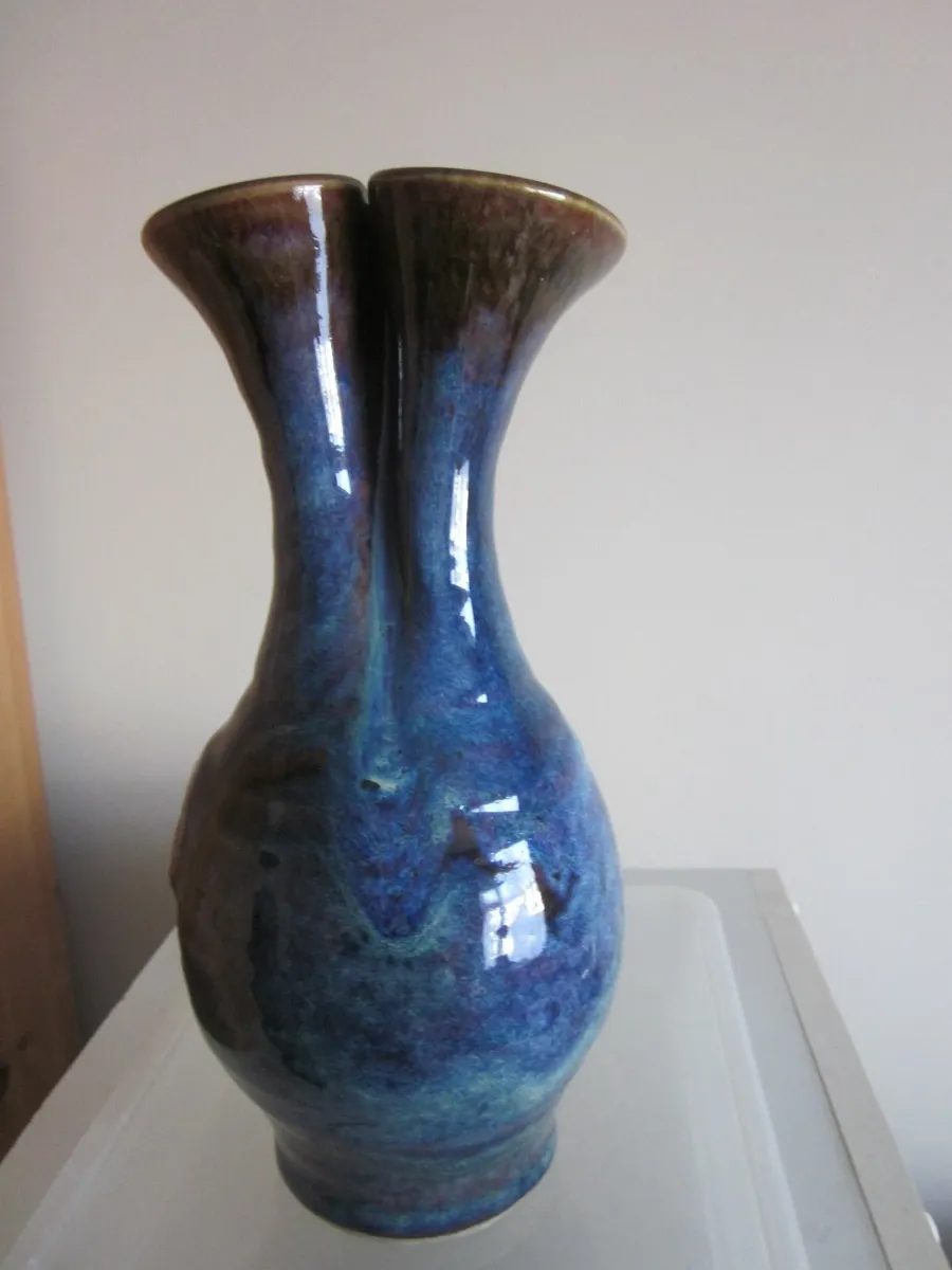 Colm De Ris Blue Irish Clover Vase 9'' - Image 2