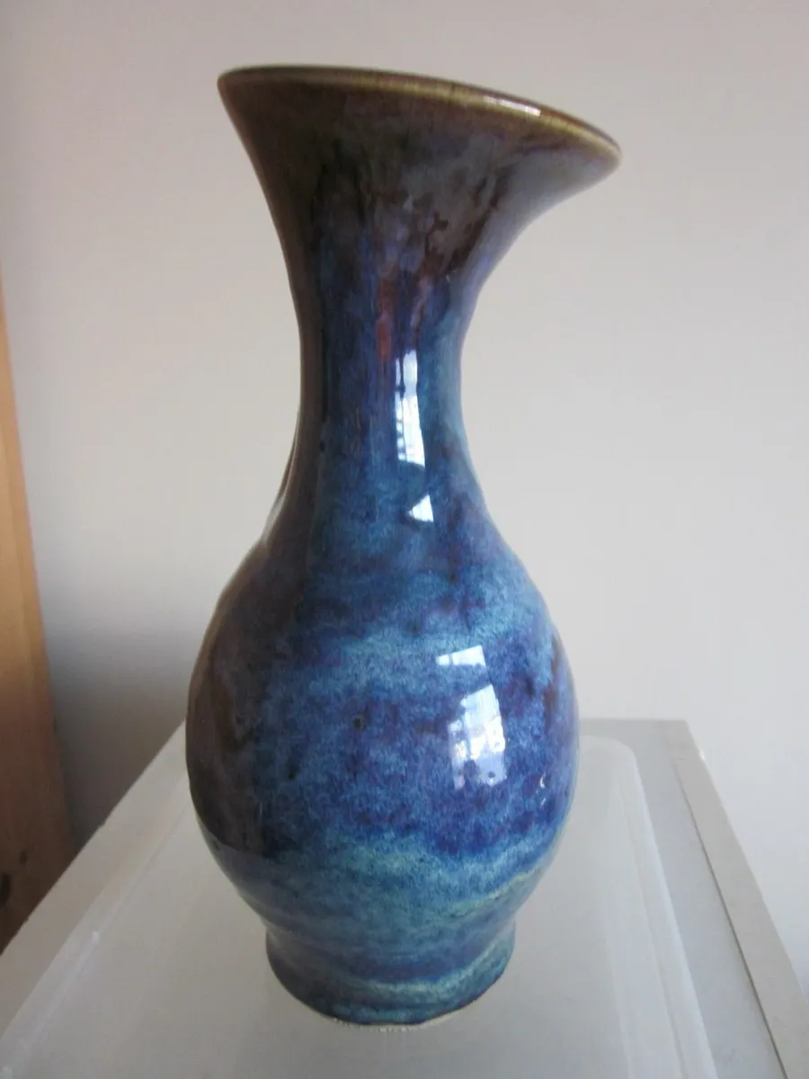 Colm De Ris Blue Irish Clover Vase 9'' - Image 3