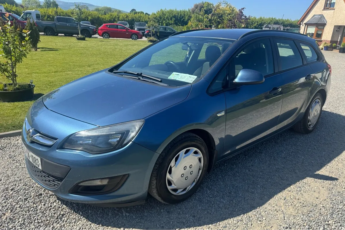 Opel Astra Estate - Image 2