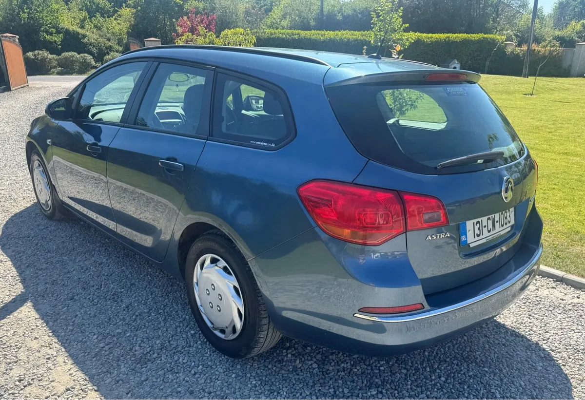 Opel Astra Estate - Image 4