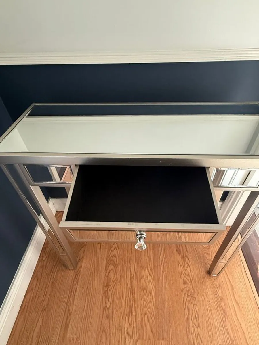 Dressing table/ console table and small chest of drawers - Image 3
